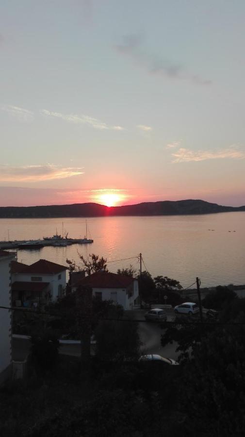 Artemis Sunset View Apartment Pylos Exterior photo